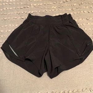 black lululemon size 0 4’ in shorts